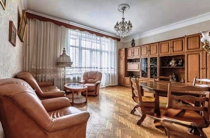 Продам 3-к квартиру в хорошем доме с чистым подъездом.